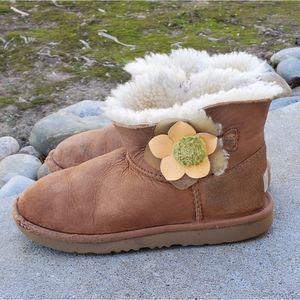 UGG Bailey Flower Boots